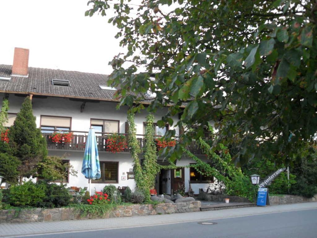 Landgasthof Brunnenwirt Zum Meenzer Fischbachtal ภายนอก รูปภาพ